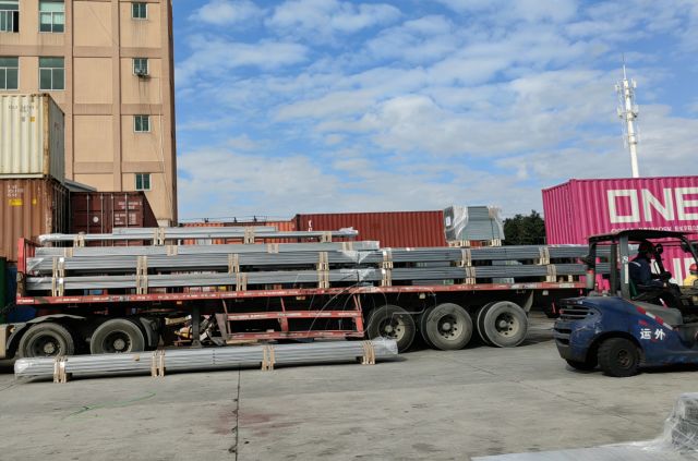 Aktualizace zásilky Topfencesolar: Ocelové zemní montážní konstrukce ZAM dodané do Koreje z továrny Xiamen